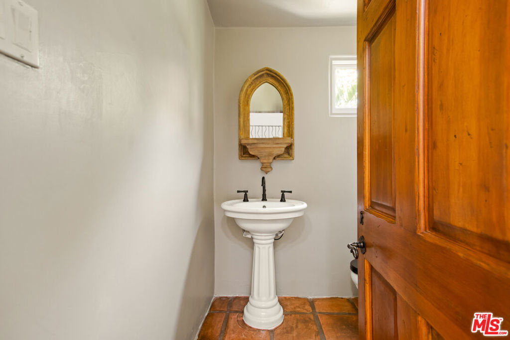 1407 N Beverly Drive Property Photo 33