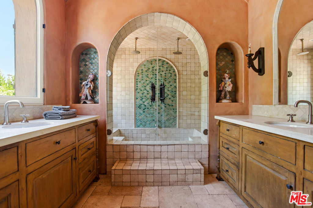 1407 N Beverly Drive Property Photo 38