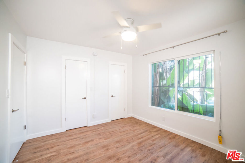 127 S St Andrews Place Property Photo 6