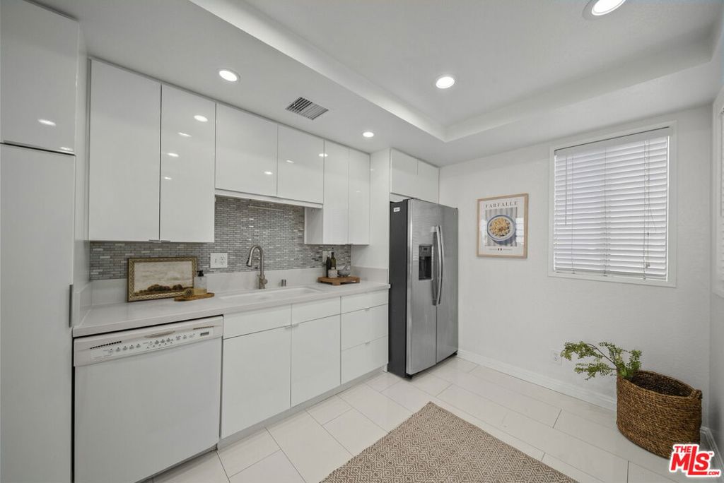 12515 Pacific Avenue 208 Property Photo 13