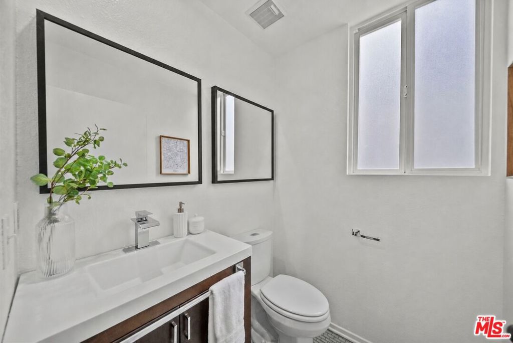 12515 Pacific Avenue 208 Property Photo 14