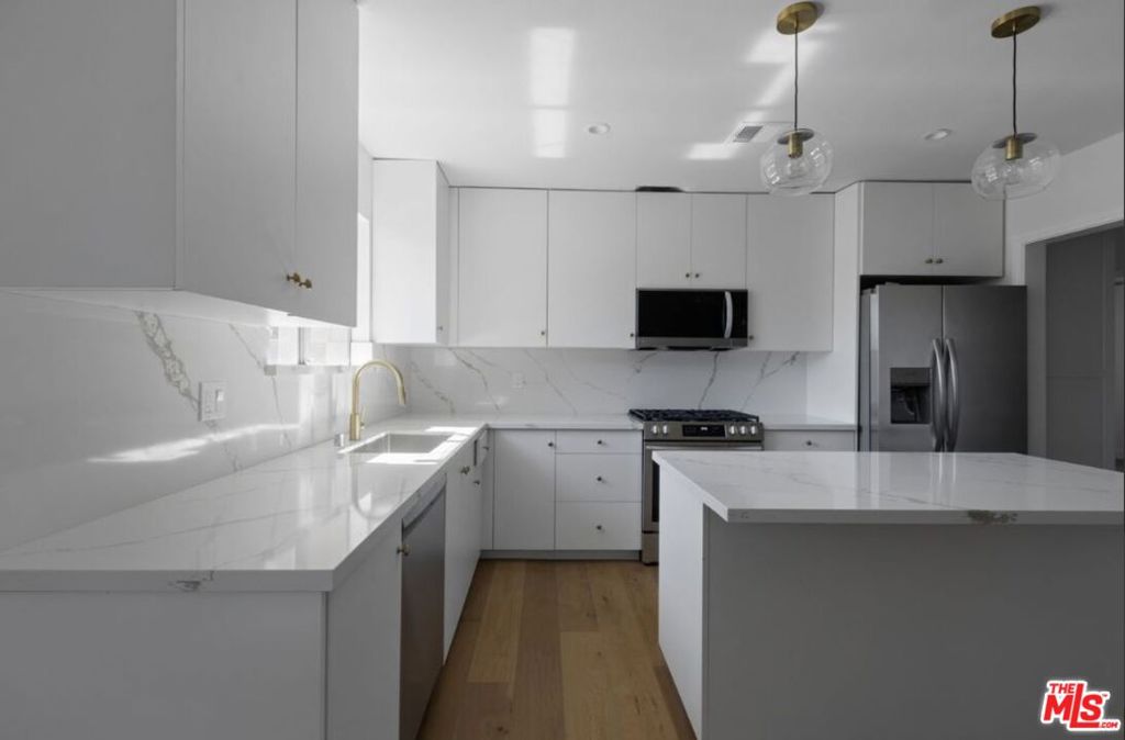 16130 Devonshire Street Property Photo 2