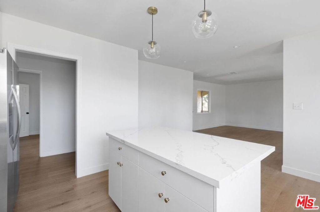 16130 Devonshire Street Property Photo 4