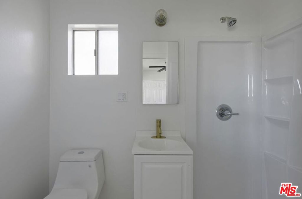 16130 Devonshire Street Property Photo 5