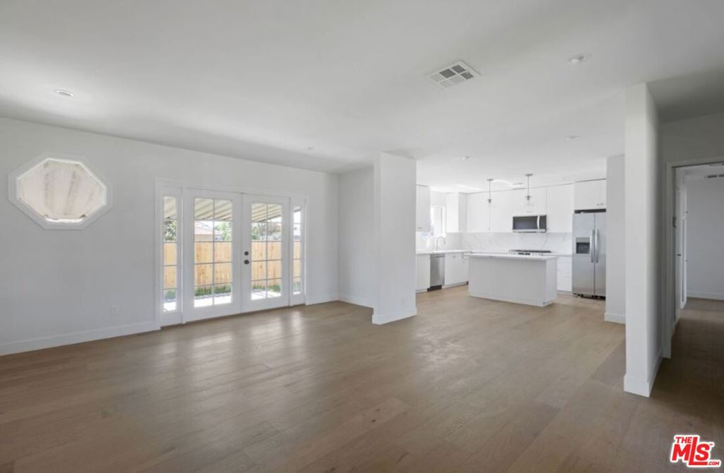 16130 Devonshire Street Property Photo 9