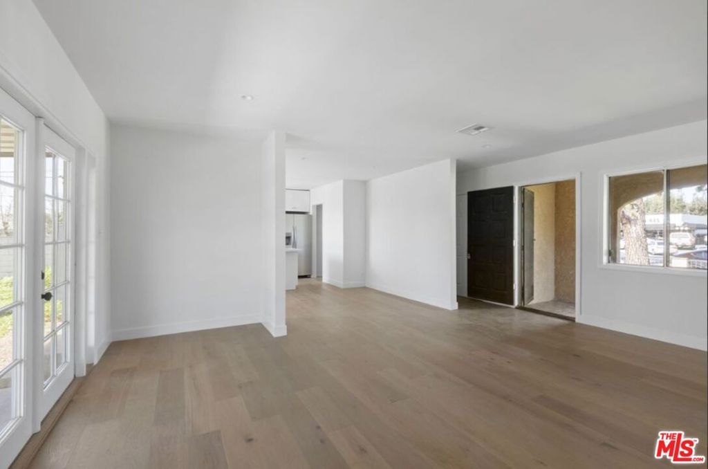 16130 Devonshire Street Property Photo 10