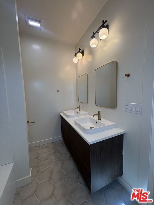 16130 Devonshire Street Property Photo 18