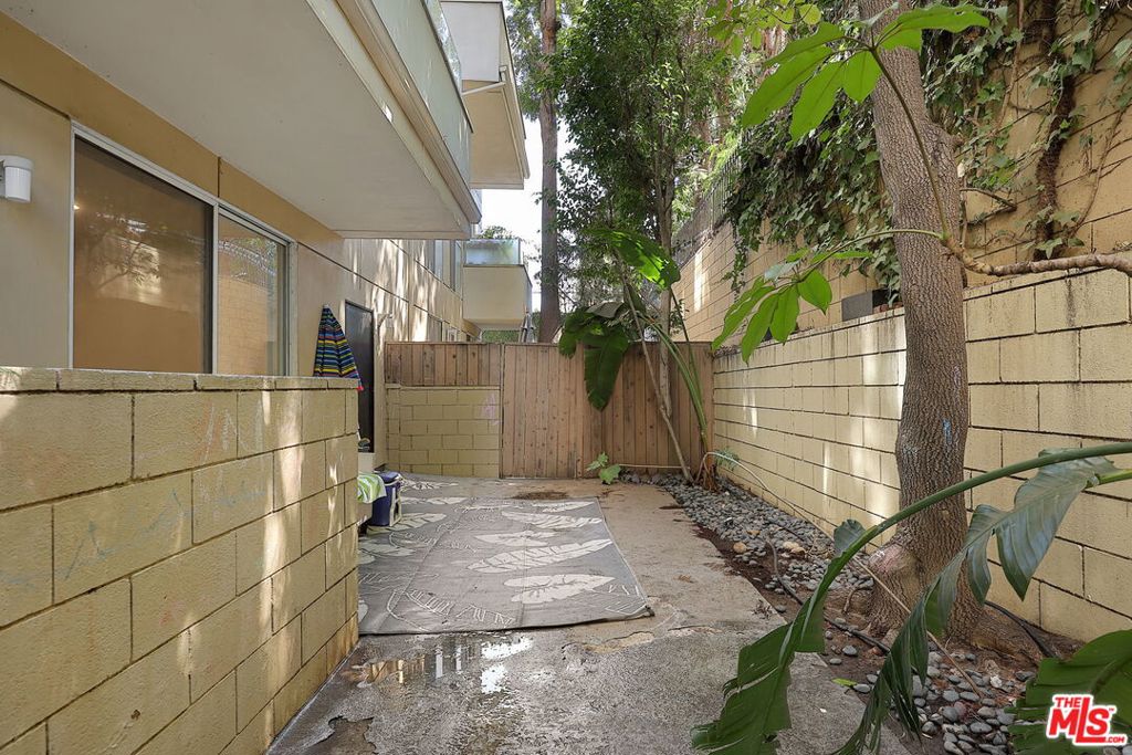 4949 Genesta Avenue 111 Property Photo 12