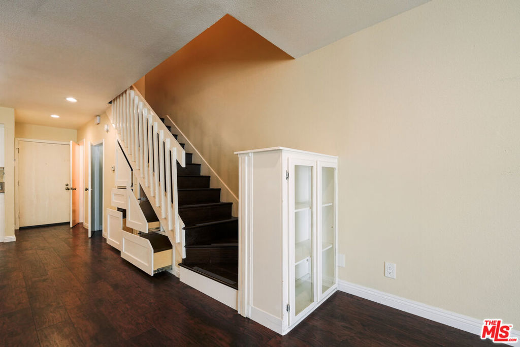 25595 Pine Creek Lane Property Photo 4
