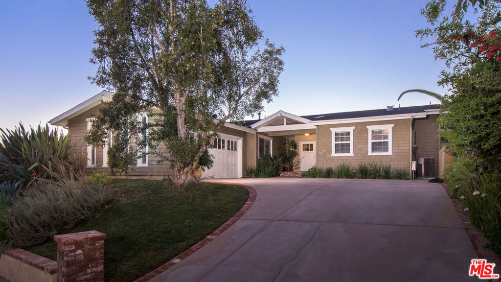 843 Enchanted Way Property Photo 32