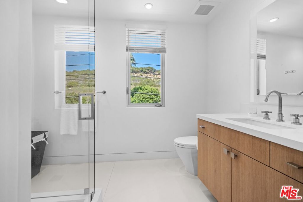 24380 Malibu Road Property Photo 32