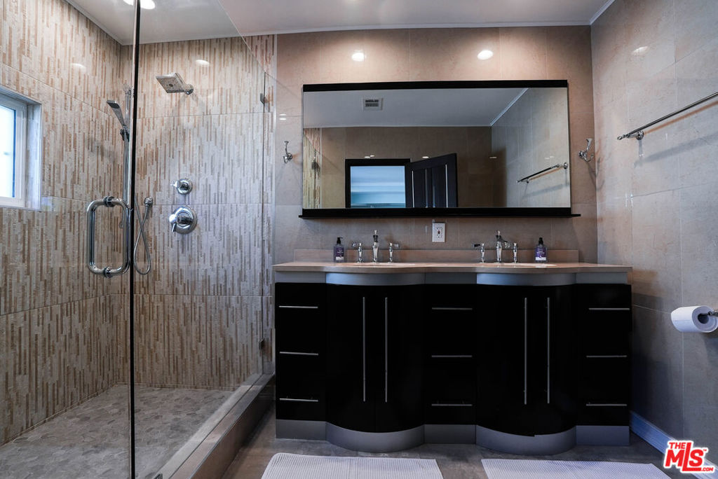 7796 Skyhill Drive Property Photo 18