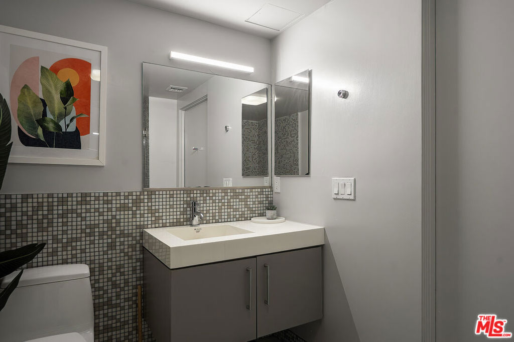 7062 Hawthorn Avenue 203 Property Photo 21