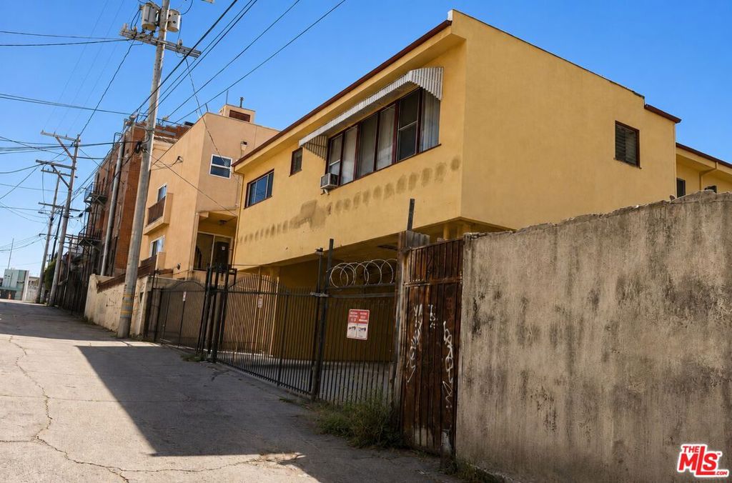 325 S Westlake Avenue Property Photo 6