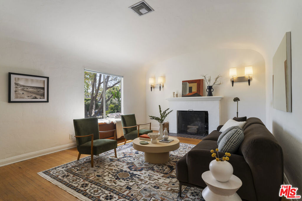 585 N Irving Boulevard Property Photo 8