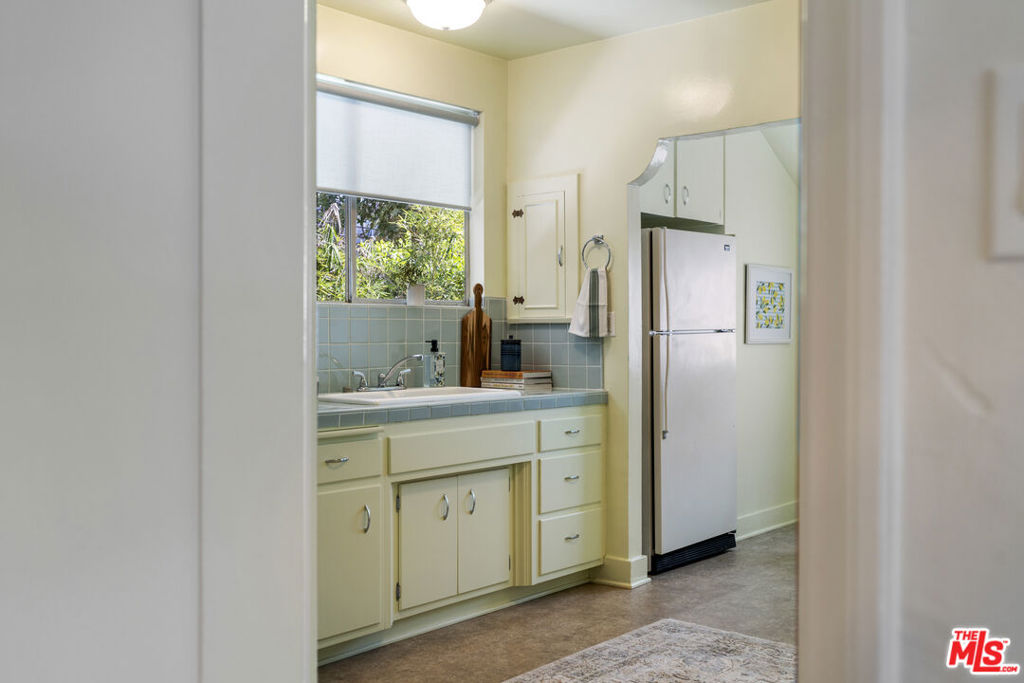 585 N Irving Boulevard Property Photo 18