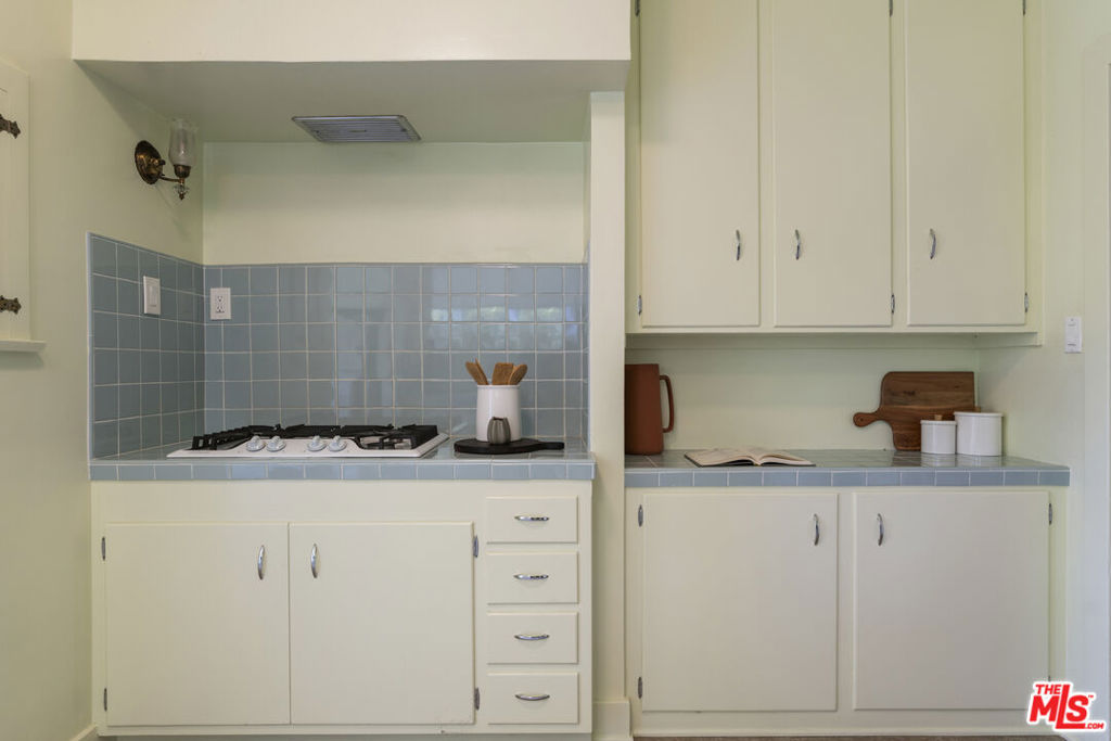 585 N Irving Boulevard Property Photo 22