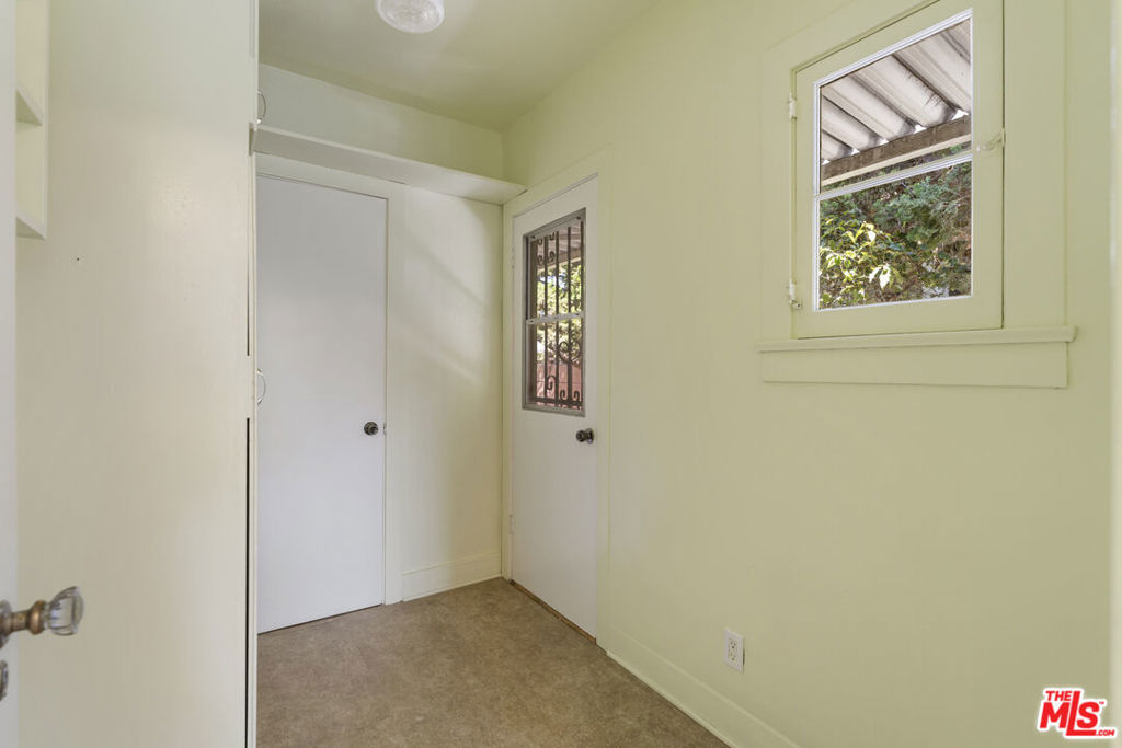 585 N Irving Boulevard Property Photo 25