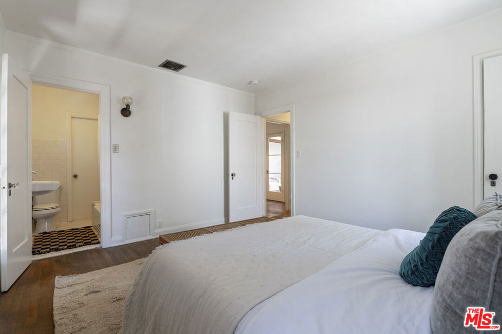 585 N Irving Boulevard Property Photo 29
