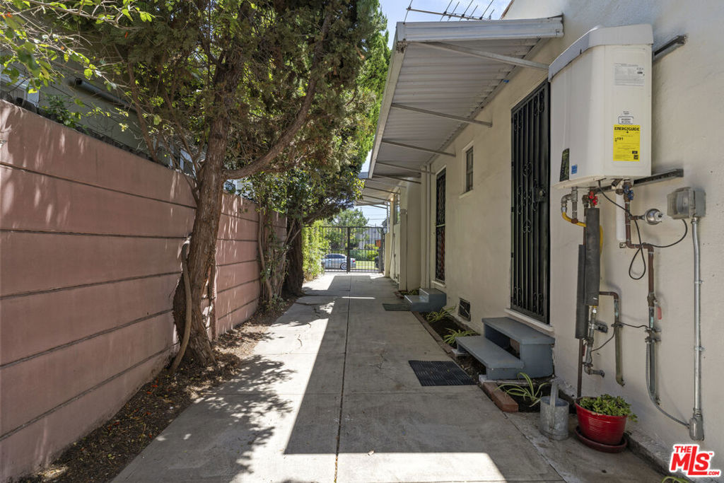 585 N Irving Boulevard Property Photo 37