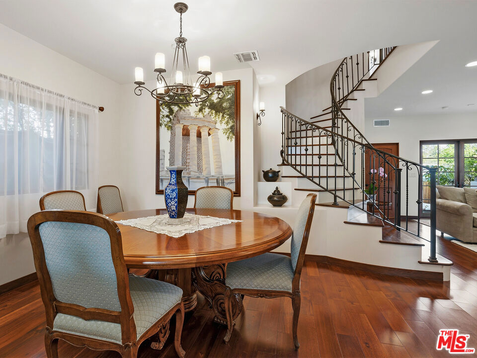 2026 Greenfield Avenue Property Photo 8