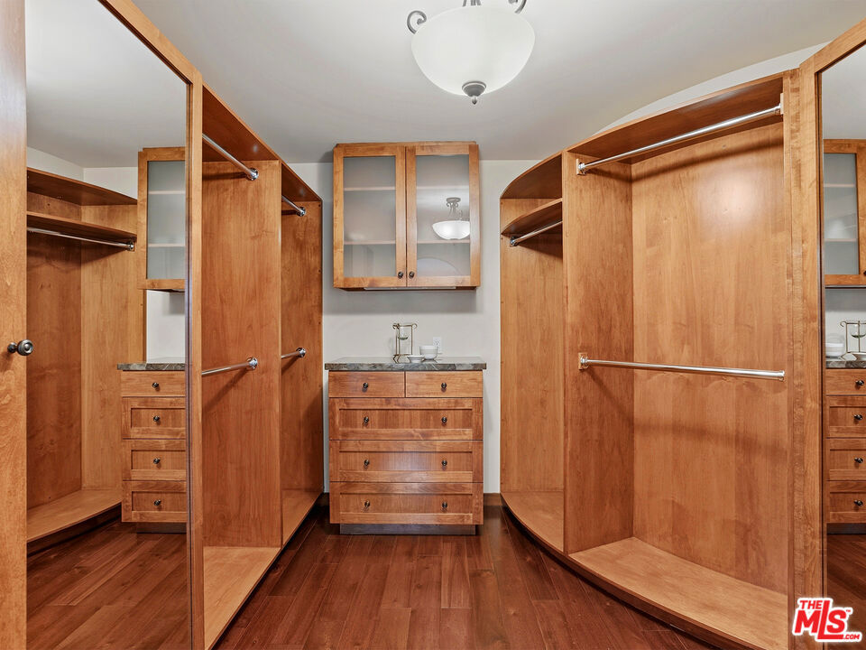 2026 Greenfield Avenue Property Photo 13