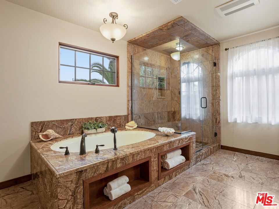 2026 Greenfield Avenue Property Photo 14