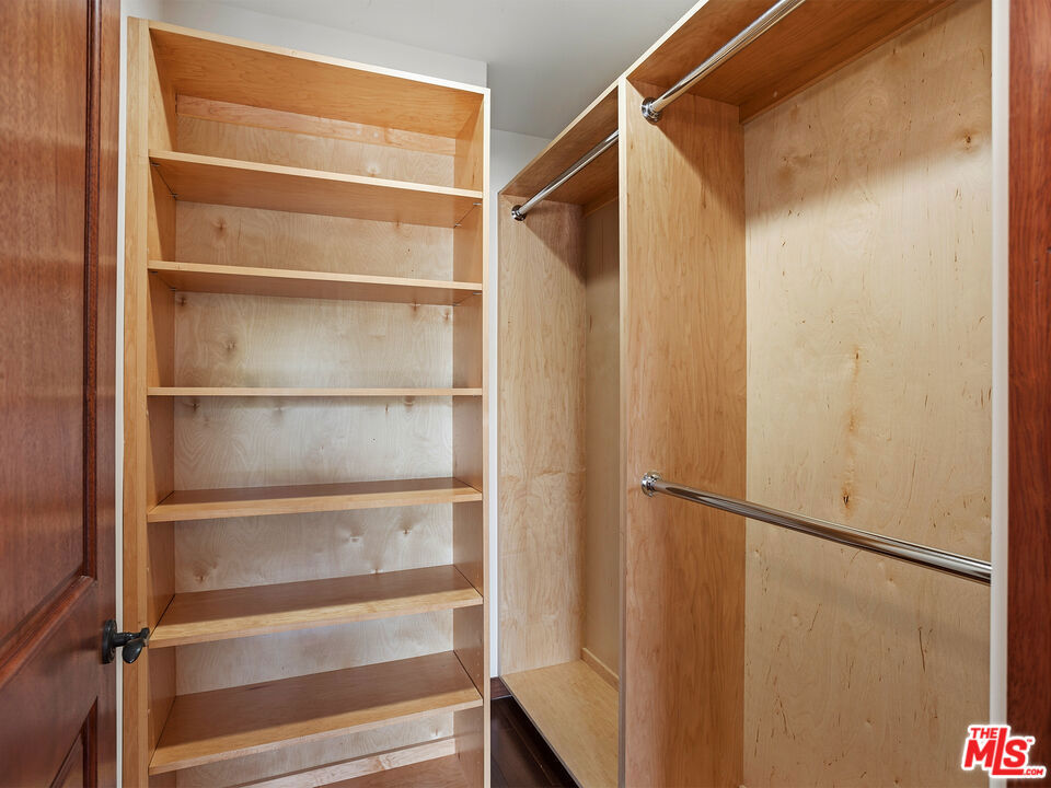 2026 Greenfield Avenue Property Photo 17