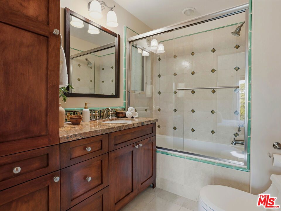 2026 Greenfield Avenue Property Photo 18