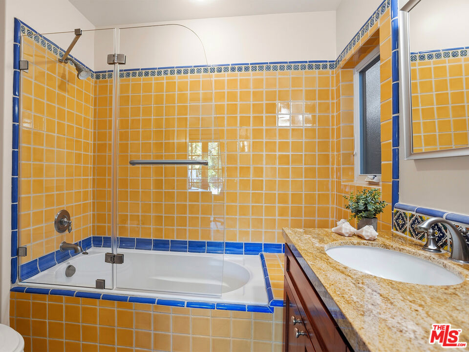 2026 Greenfield Avenue Property Photo 22