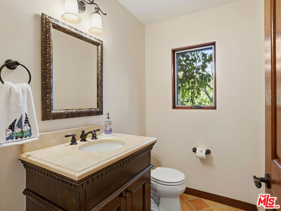 2026 Greenfield Avenue Property Photo 23