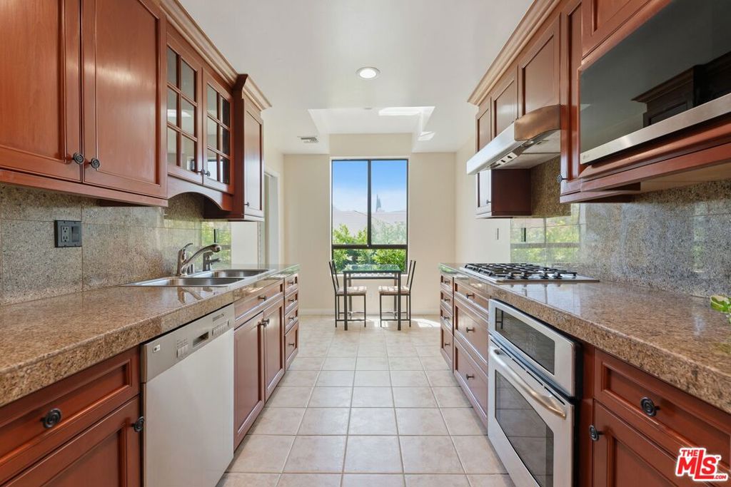 1315 Roxbury Drive 201 Property Photo 1