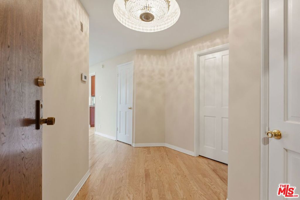 1315 Roxbury Drive 201 Property Photo 5