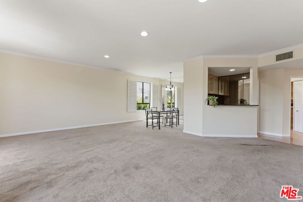 1315 Roxbury Drive 201 Property Photo 6