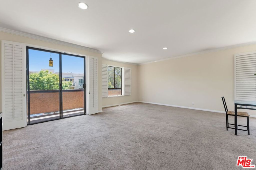 1315 Roxbury Drive 201 Property Photo 7