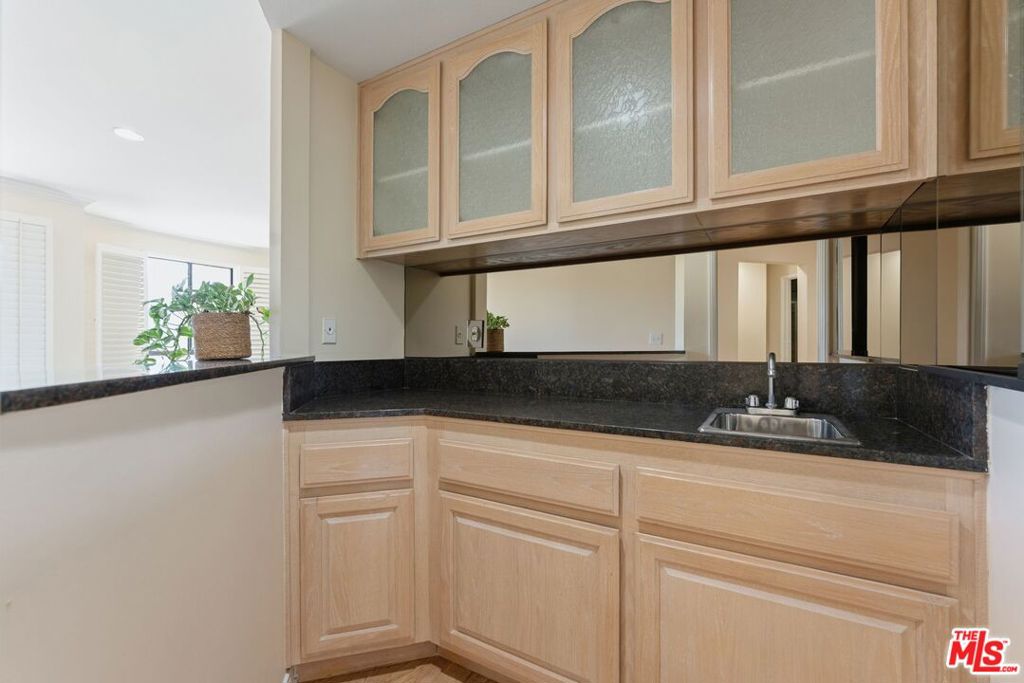 1315 Roxbury Drive 201 Property Photo 11