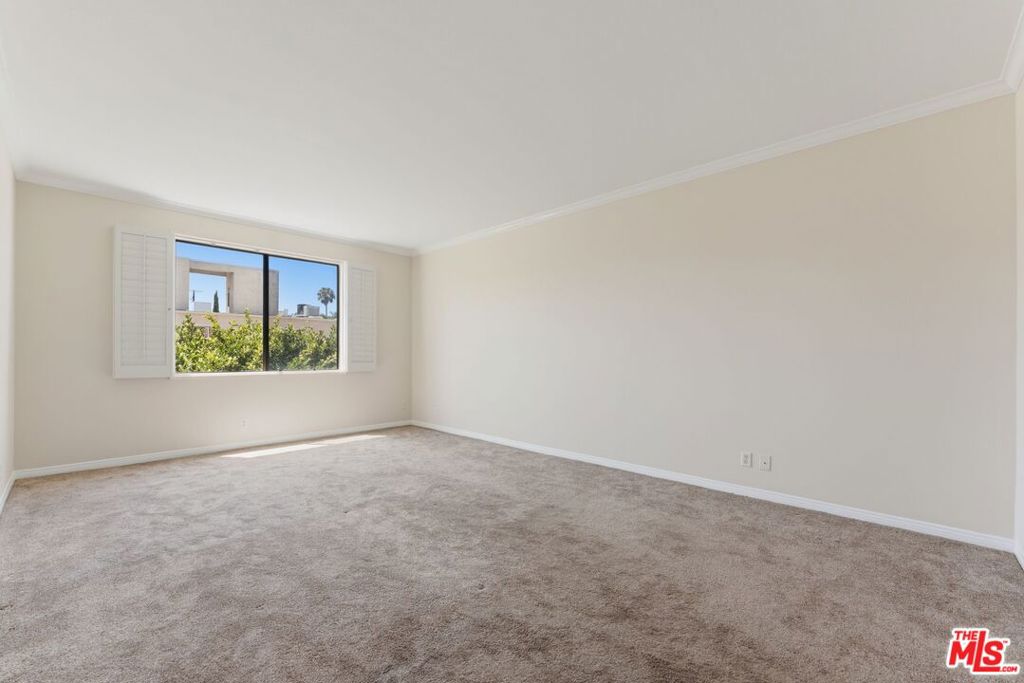 1315 Roxbury Drive 201 Property Photo 17