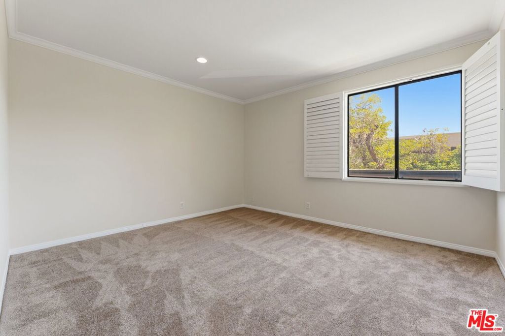 1315 Roxbury Drive 201 Property Photo 22