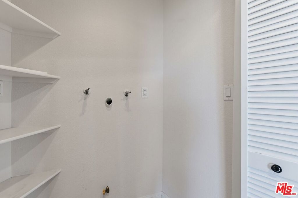 1315 Roxbury Drive 201 Property Photo 25