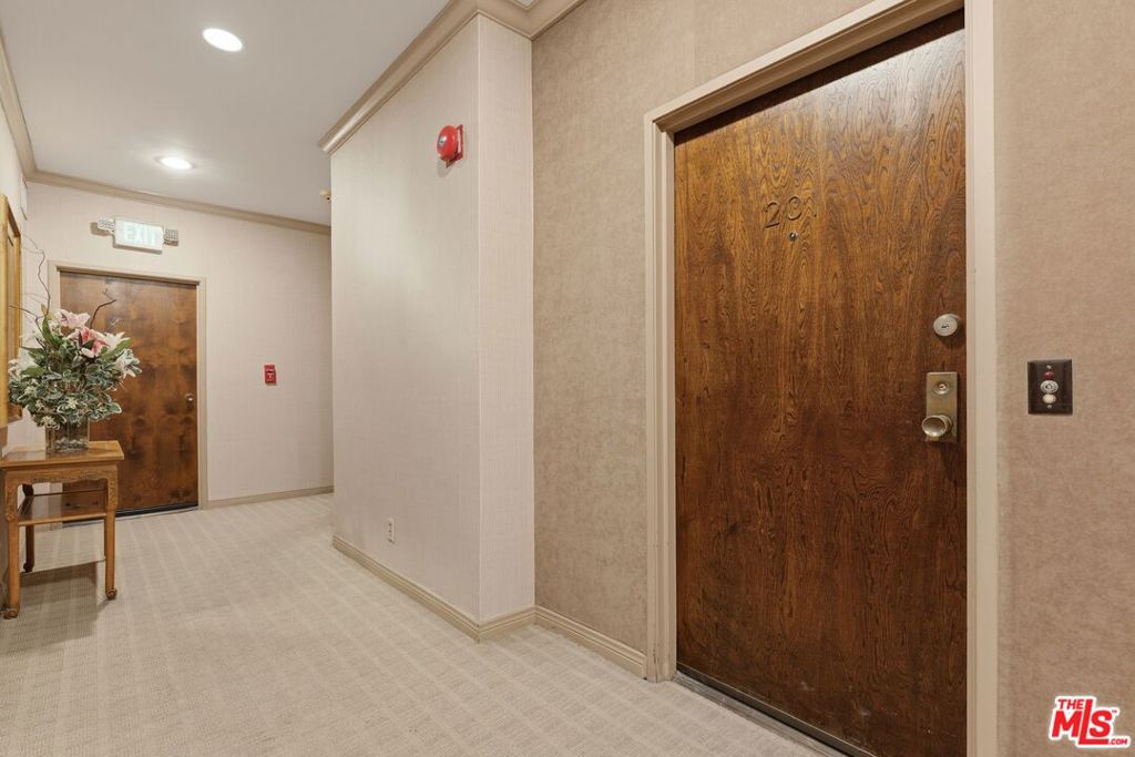 1315 Roxbury Drive 201 Property Photo 27