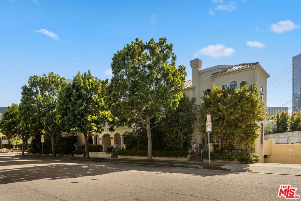 241 S Lasky Drive Property Photo 1