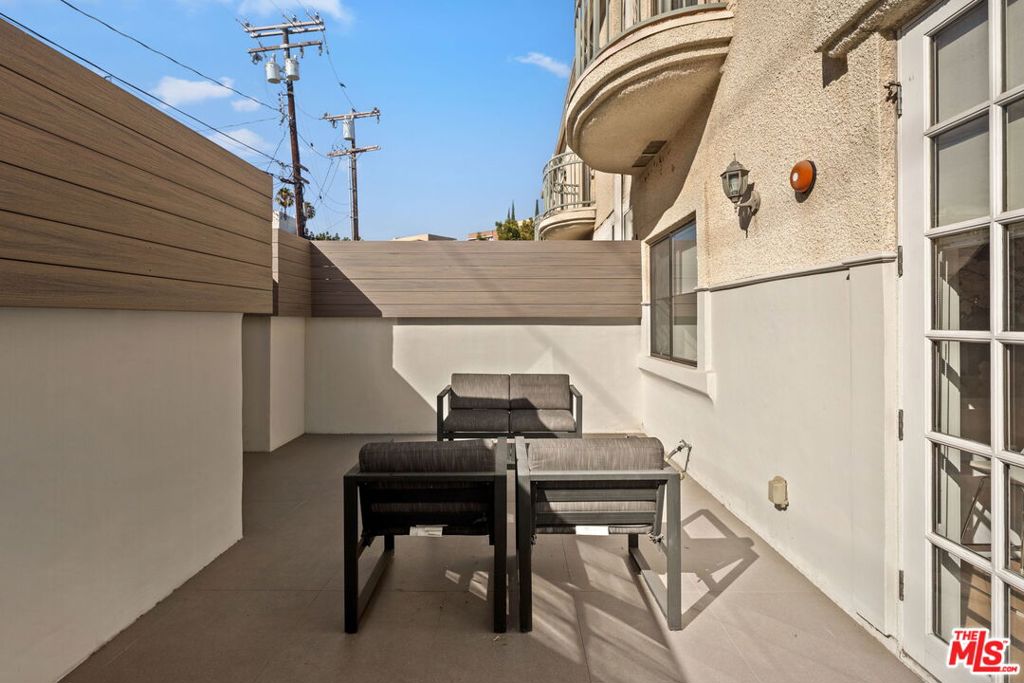 241 S Lasky Drive Property Photo 12