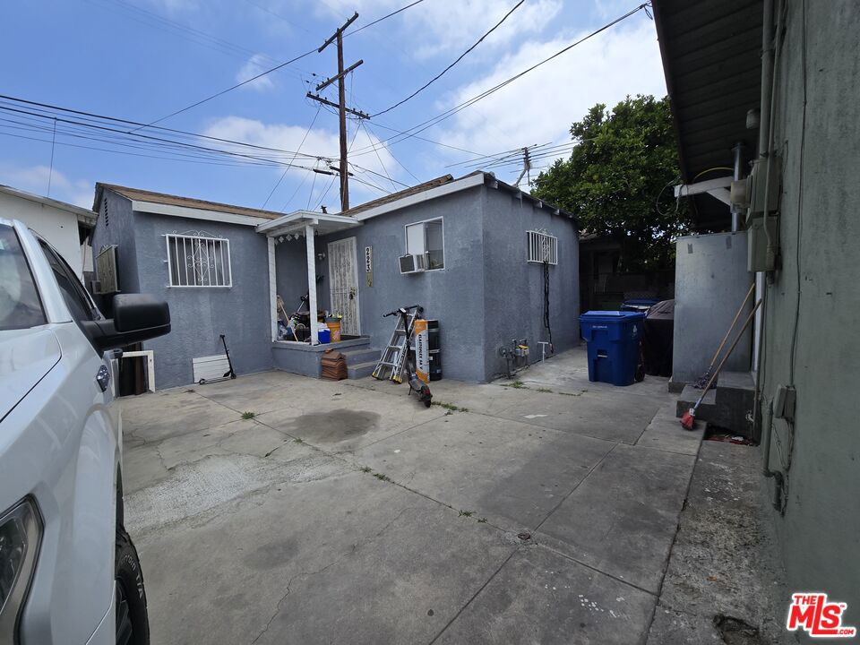 223 E 74th Street Property Photo 2