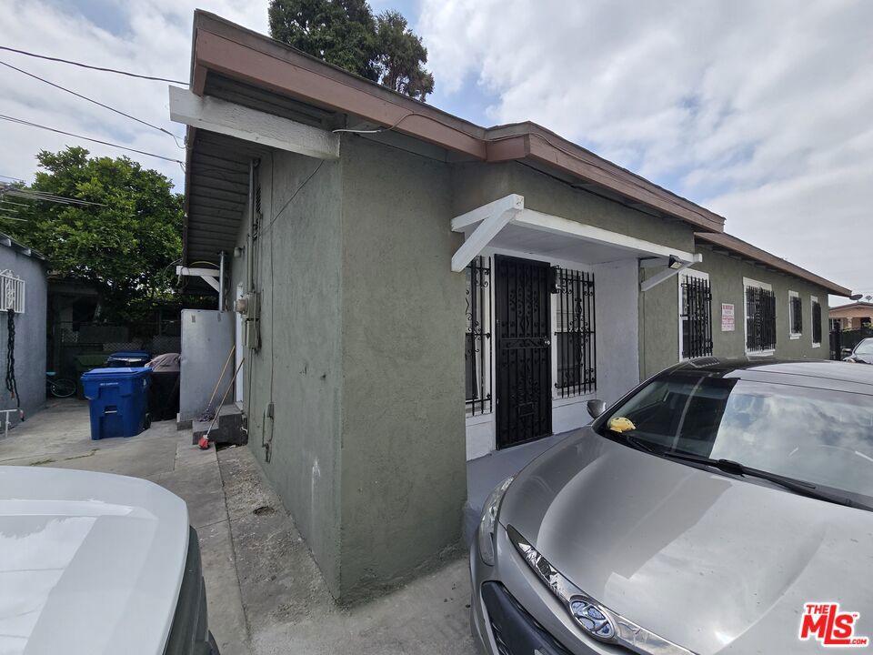 223 E 74th Street Property Photo 3