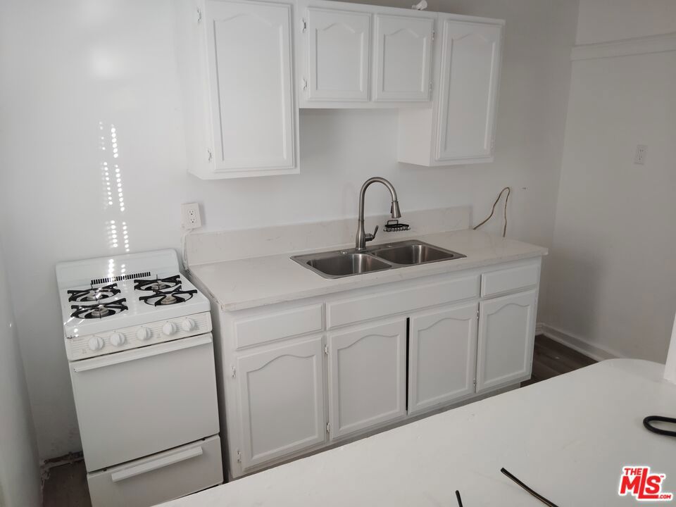 223 E 74th Street Property Photo 5