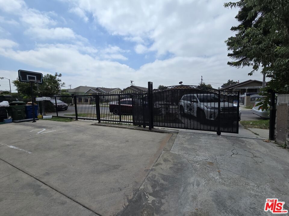 223 E 74th Street Property Photo 10