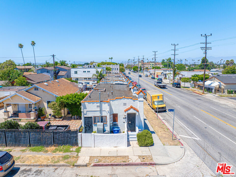 6533 S Hoover Street Property Photo 14