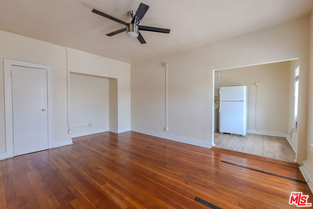 661 Shatto Place 301 Property Photo 2