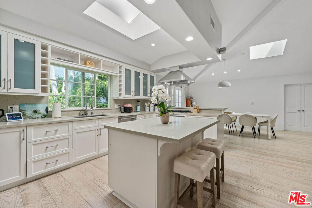3614 Malibu Country Drive Property Photo 7