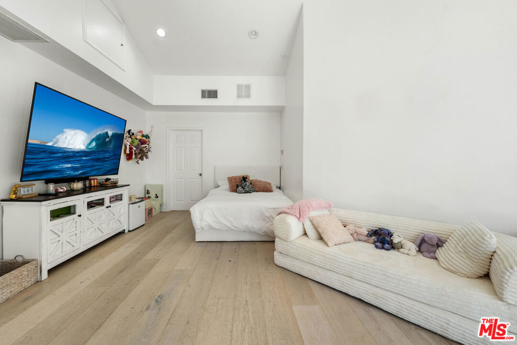 3614 Malibu Country Drive Property Photo 15